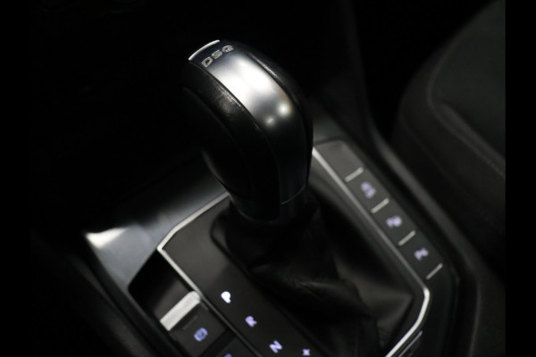 Volkswagen Tiguan 2.0 TSI 4Motion R Line [SCHUIFKANTELDAK, TREKHAAK, STOELVERWARMING, CRUISE CONTROL, DYNAUDIO, CAMERA, PDC V+A, LED, AIRCO, BLUETOOTH, NAVIGATIE, NIEUWSTAAT]