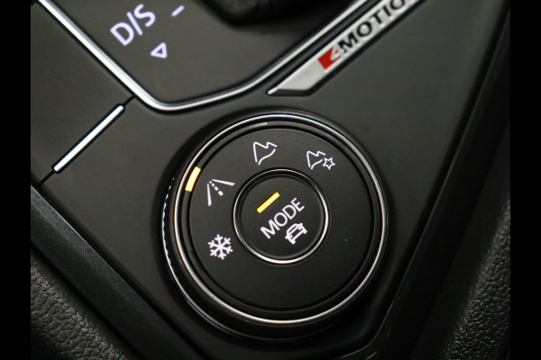 Volkswagen Tiguan 2.0 TSI 4Motion R Line [SCHUIFKANTELDAK, TREKHAAK, STOELVERWARMING, CRUISE CONTROL, DYNAUDIO, CAMERA, PDC V+A, LED, AIRCO, BLUETOOTH, NAVIGATIE, NIEUWSTAAT]