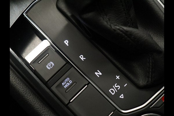 Volkswagen Tiguan 2.0 TSI 4Motion R Line [SCHUIFKANTELDAK, TREKHAAK, STOELVERWARMING, CRUISE CONTROL, DYNAUDIO, CAMERA, PDC V+A, LED, AIRCO, BLUETOOTH, NAVIGATIE, NIEUWSTAAT]