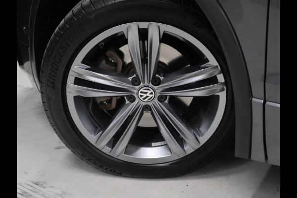 Volkswagen Tiguan 2.0 TSI 4Motion R Line [SCHUIFKANTELDAK, TREKHAAK, STOELVERWARMING, CRUISE CONTROL, DYNAUDIO, CAMERA, PDC V+A, LED, AIRCO, BLUETOOTH, NAVIGATIE, NIEUWSTAAT]