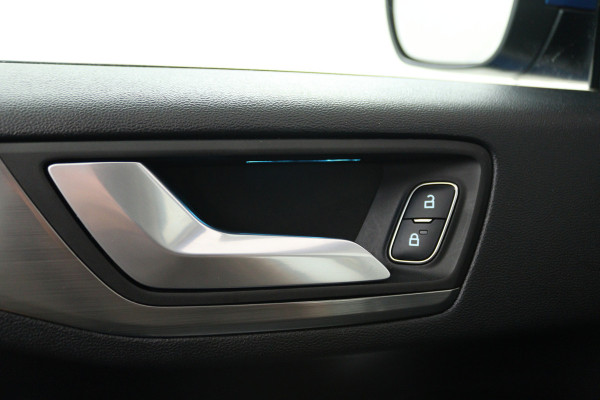 Ford FOCUS Wagon 1.5 EcoBoost Titanium Business (STOEL/STUUR VERWARMING, TREKHAAK, NAVIGATIE, PARKEERSENSOREN)
