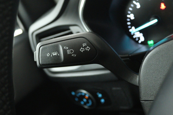 Ford FOCUS Wagon 1.5 EcoBoost Titanium Business (STOEL/STUUR VERWARMING, TREKHAAK, NAVIGATIE, PARKEERSENSOREN)