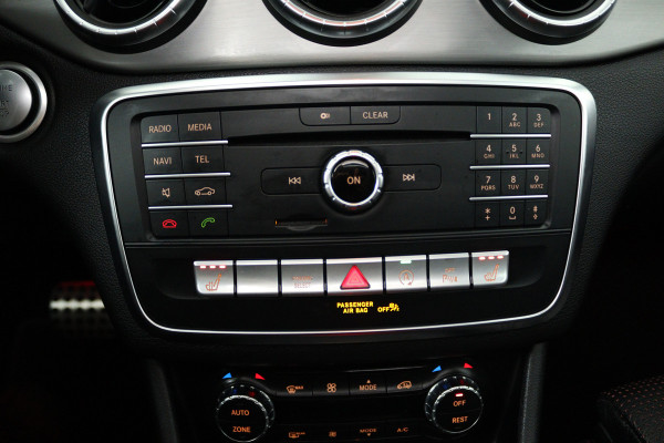 Mercedes-Benz CLA-Klasse Shooting Brake 200 Prestige (PANORAMADAK, STOELVERWARMING, CAMERA, NAVIGATIE, PARKEERSENSOREN)