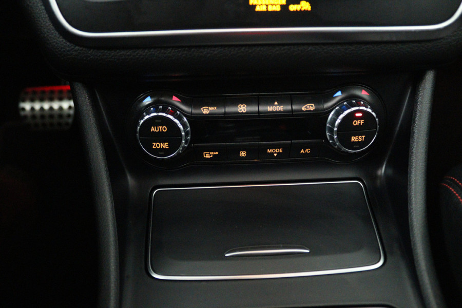 Mercedes-Benz CLA-Klasse Shooting Brake 200 Prestige (PANORAMADAK, STOELVERWARMING, CAMERA, NAVIGATIE, PARKEERSENSOREN)