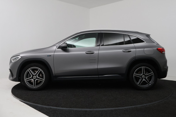 Mercedes-Benz GLA 250 e Progressive (SFEERVERLICHTING, STOELVERWARMING, NAVIGATIE, PARKEERSENSOREN)