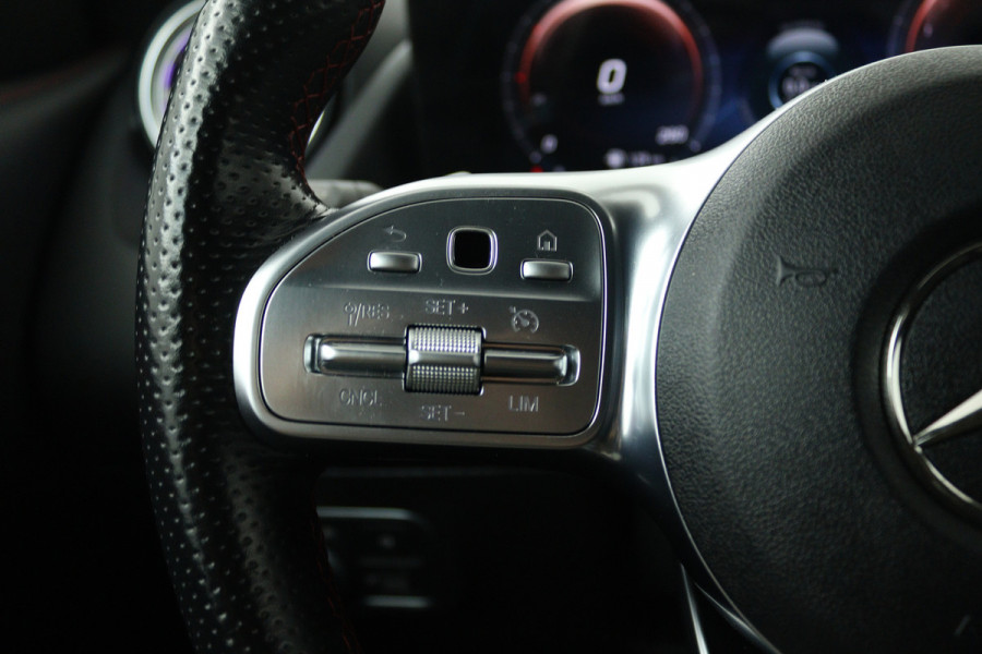 Mercedes-Benz GLA 250 e Progressive (SFEERVERLICHTING, STOELVERWARMING, NAVIGATIE, PARKEERSENSOREN)