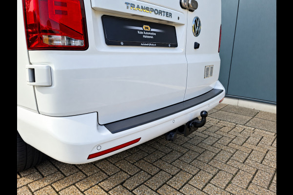 Volkswagen Transporter 2.0 TDI L1H1 150PK * Trekhaak * Navigatiesysteem * 3-Zits * Parkeercamera * 96.000KM! *