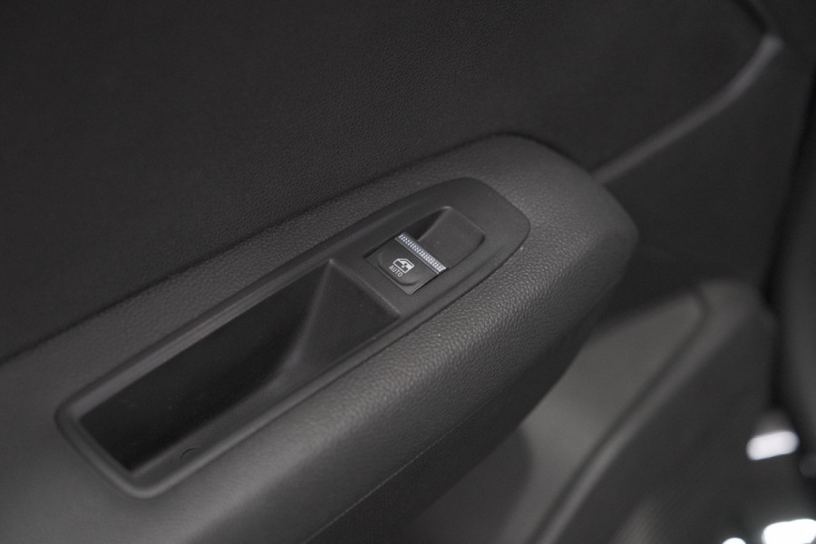 Renault Captur 1.6 E-Tech full hybrid 145 techno | Camera | Parkeersensoren | Apple Carplay