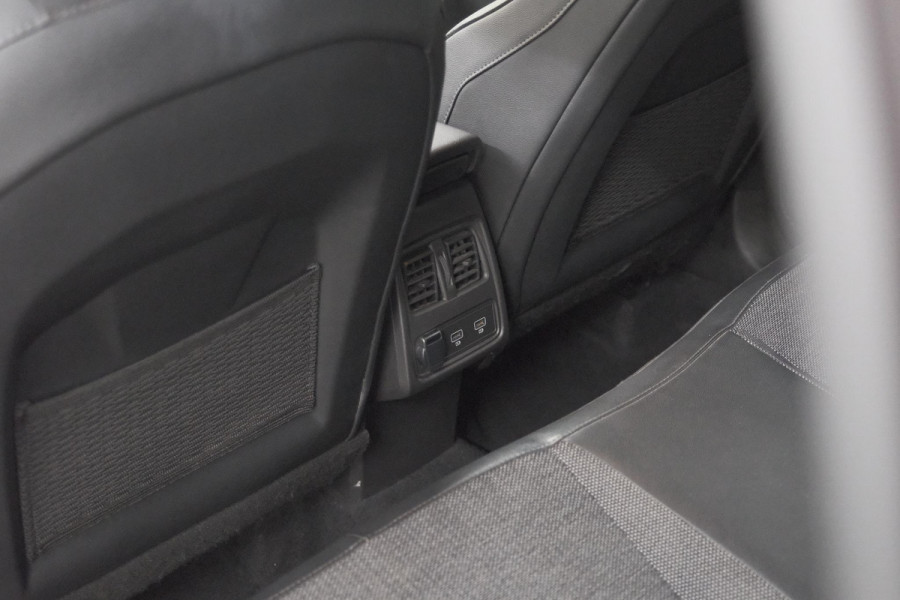 Renault Captur 1.6 E-Tech hybrid 145 SL Rive Gauche | Camera | Parkeersensoren | Navigatie | Apple Carplay