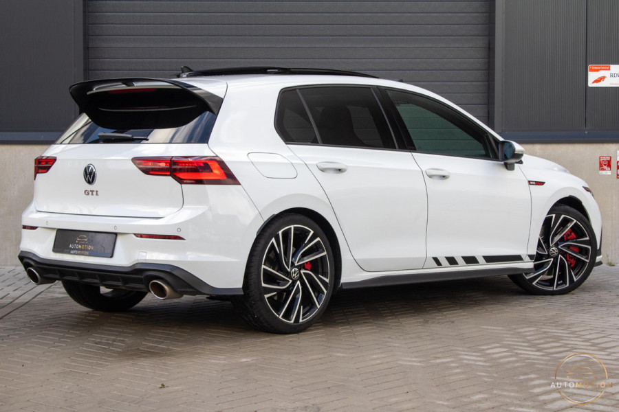 Volkswagen Golf 2.0 TSI GTI Clubsport PANO CAMERA IQ LIGHTS STOELVERWARMING 19 INCH SFEER