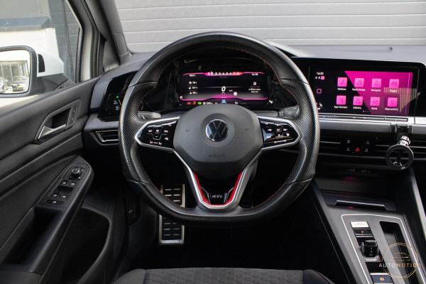 Volkswagen Golf 2.0 TSI GTI Clubsport PANO CAMERA IQ LIGHTS STOELVERWARMING 19 INCH SFEER