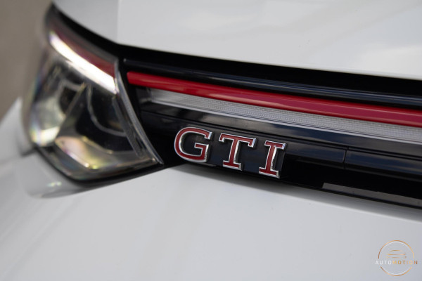 Volkswagen Golf 2.0 TSI GTI Clubsport PANO CAMERA IQ LIGHTS STOELVERWARMING 19 INCH SFEER