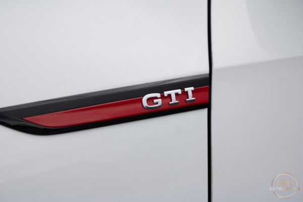Volkswagen Golf 2.0 TSI GTI Clubsport PANO CAMERA IQ LIGHTS STOELVERWARMING 19 INCH SFEER