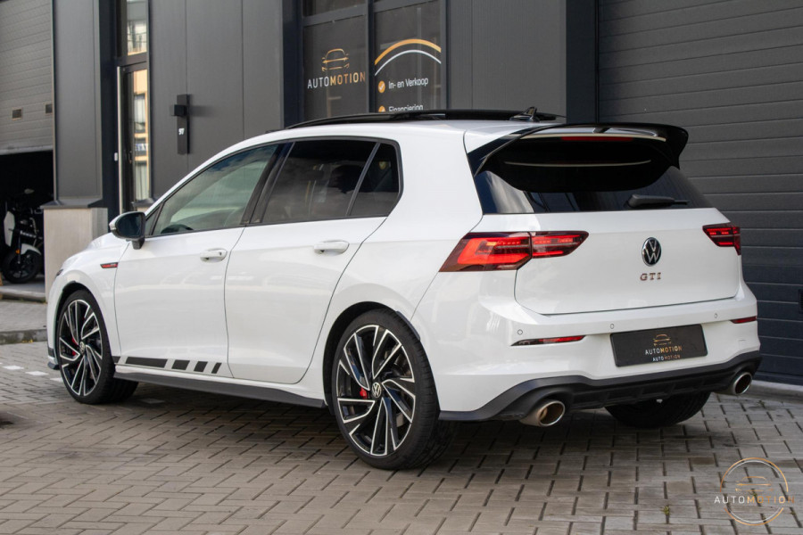 Volkswagen Golf 2.0 TSI GTI Clubsport PANO CAMERA IQ LIGHTS STOELVERWARMING 19 INCH SFEER