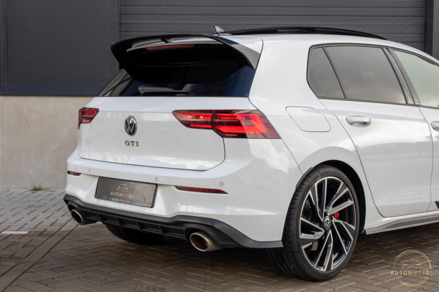 Volkswagen Golf 2.0 TSI GTI Clubsport PANO CAMERA IQ LIGHTS STOELVERWARMING 19 INCH SFEER