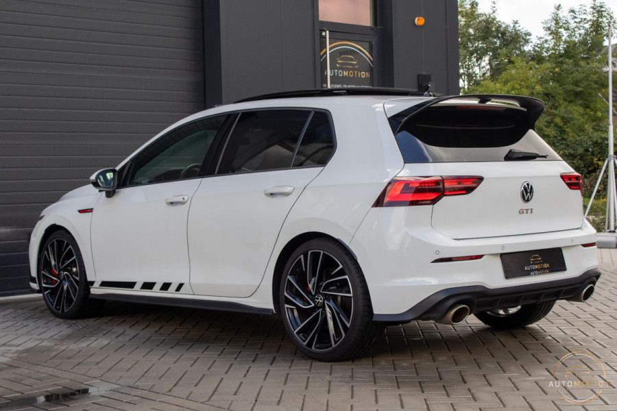 Volkswagen Golf 2.0 TSI GTI Clubsport PANO CAMERA IQ LIGHTS STOELVERWARMING 19 INCH SFEER