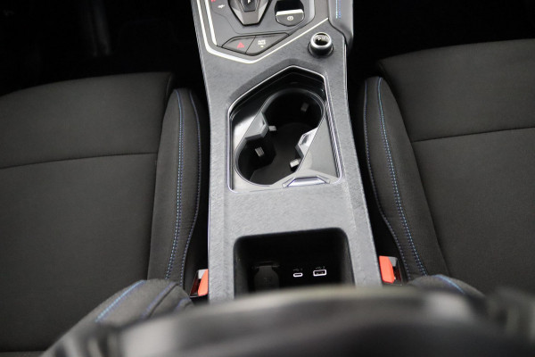 Lynk & Co 01 1.5*PLUG-IN*NAVI*PANO*CAM*ACC*CARPLAY*ECC*LED*