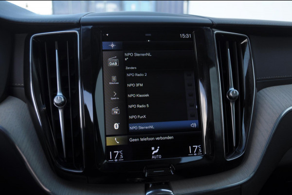 Volvo XC60 T8 390PK Automaat Recharge T8 AWD Inscription / Panoramadak / Leder Dashboard / Luchtvering / Elektrische stoel met geheugen / BLIS / Adaptieve cruise control