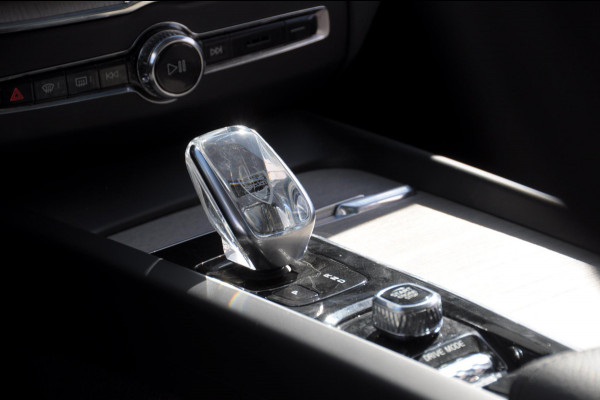 Volvo XC60 T8 390PK Automaat Recharge T8 AWD Inscription / Panoramadak / Leder Dashboard / Luchtvering / Elektrische stoel met geheugen / BLIS / Adaptieve cruise control