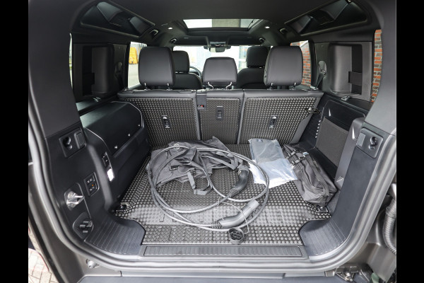 Land Rover Defender 110 P300e X-Dynamic SE | Nieuw! - Urban - Pano - Trekhaak