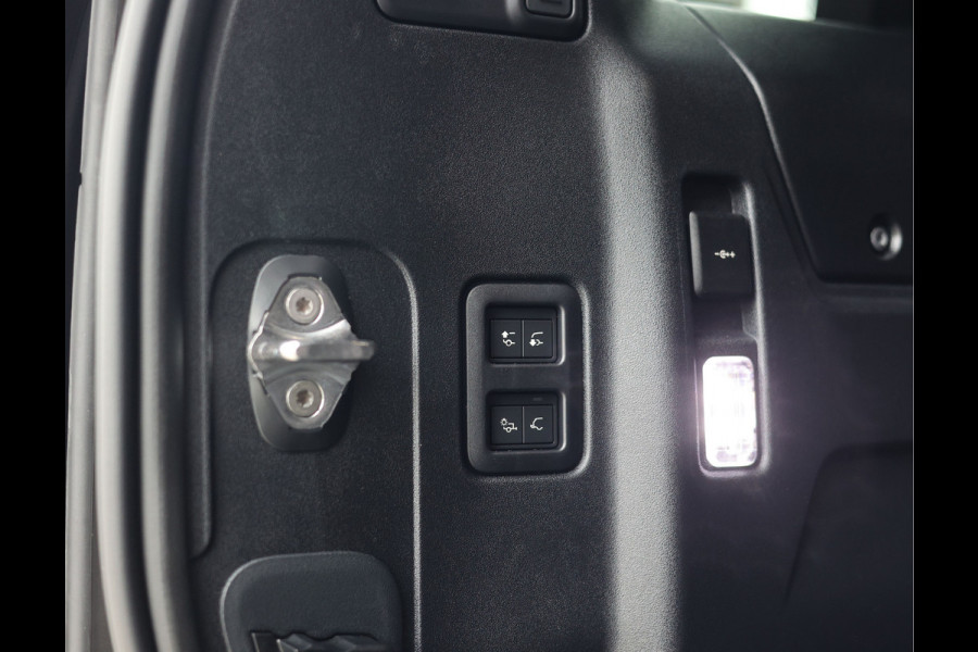 Land Rover Defender 110 P300e X-Dynamic SE | Nieuw! - Urban - Pano - Trekhaak