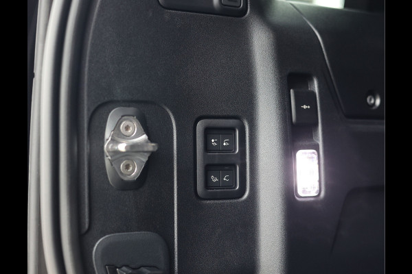 Land Rover Defender 110 P300e X-Dynamic SE | Nieuw! - Urban - Pano - Trekhaak