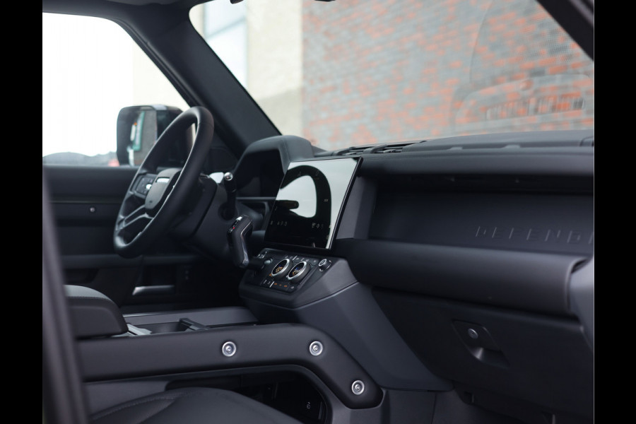 Land Rover Defender 110 P300e X-Dynamic SE | Nieuw! - Urban - Pano - Trekhaak