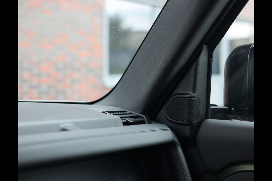 Land Rover Defender 110 P300e X-Dynamic SE | Nieuw! - Urban - Pano - Trekhaak