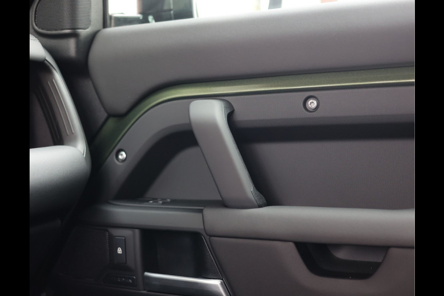 Land Rover Defender 110 P300e X-Dynamic SE | Nieuw! - Urban - Pano - Trekhaak