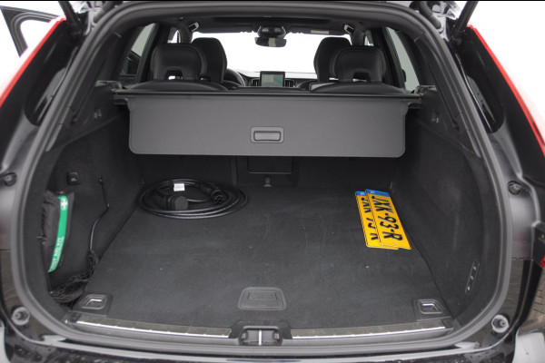 Volvo XC60 T6 350PK Automaat AWD Ultra Black Edition Trekhaak / Luchtvering / Facelift/ Head-up display/ Harman Kardon audio/ BLIS/ Elektrischbedienbare stoelen met geheugen / Panoramadak/ Adaptive cruise control/ Pilot assist/ Apple Carplay/ Android auto/