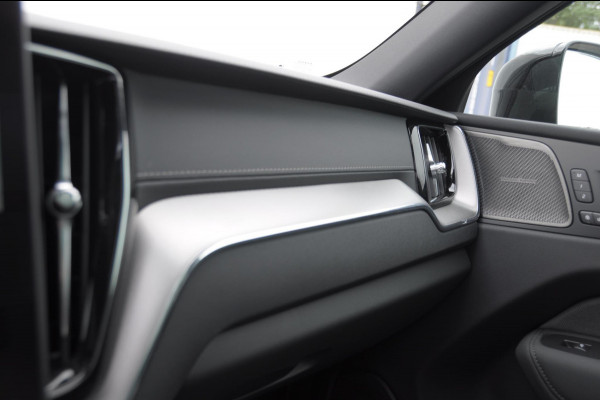Volvo XC60 T6 350PK Automaat AWD Ultra Black Edition Trekhaak / Luchtvering / Facelift/ Head-up display/ Harman Kardon audio/ BLIS/ Elektrischbedienbare stoelen met geheugen / Panoramadak/ Adaptive cruise control/ Pilot assist/ Apple Carplay/ Android auto/