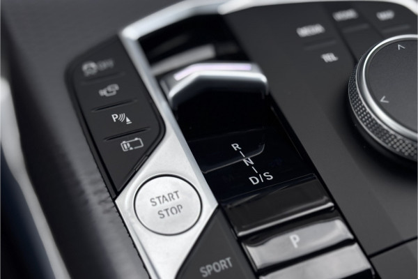 BMW 3 Serie Touring 330e M-Sport | 19,5 kWh Accu | Panodak | Head-Up | Memory | Trekhaak | 360° Camera | Fabrieksgarantie
