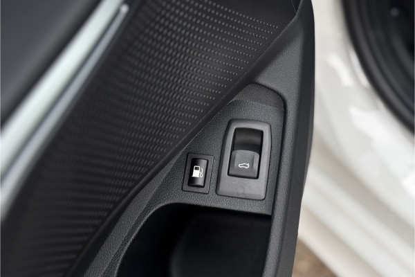 BMW 3 Serie Touring 330e M-Sport | 19,5 kWh Accu | Panodak | Head-Up | Memory | Trekhaak | 360° Camera | Fabrieksgarantie
