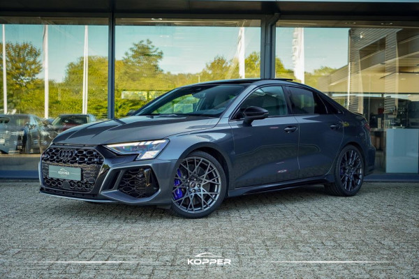 Audi A3 Limousine 2.5 TFSI RS 3 quattro / 1 van 300 / Keramisch / Pano / Kuipstoelen / B&O