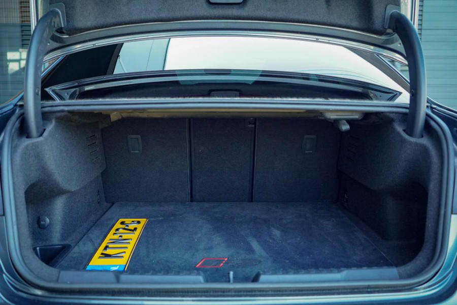 Audi A3 Limousine 2.5 TFSI RS 3 quattro / 1 van 300 / Keramisch / Pano / Kuipstoelen / B&O