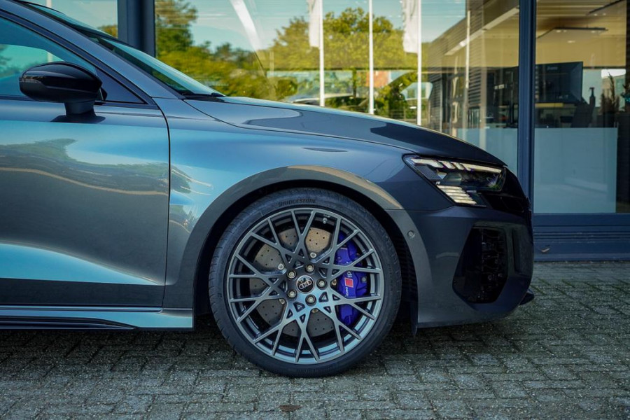 Audi A3 Limousine 2.5 TFSI RS 3 quattro / 1 van 300 / Keramisch / Pano / Kuipstoelen / B&O