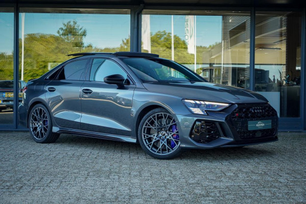 Audi A3 Limousine 2.5 TFSI RS 3 quattro / 1 van 300 / Keramisch / Pano / Kuipstoelen / B&O