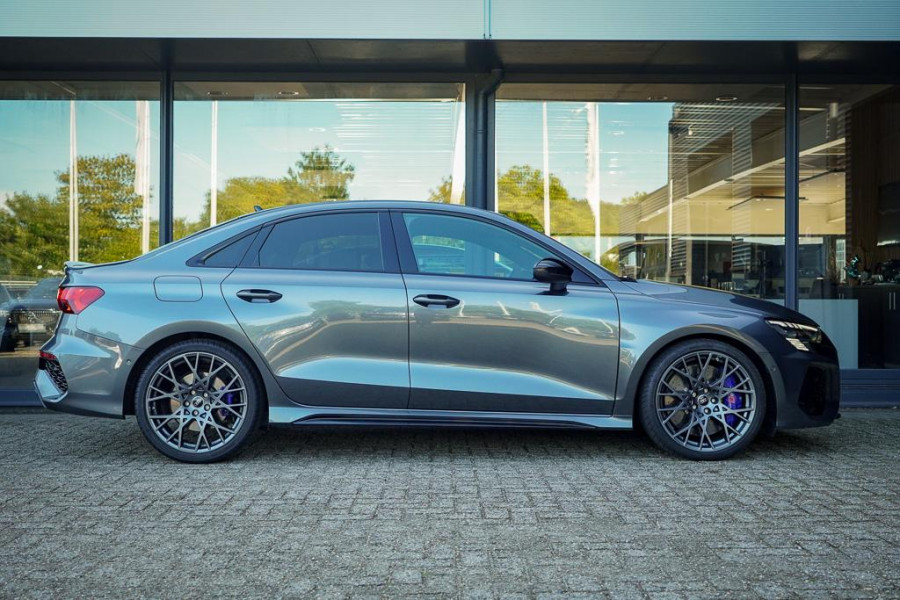 Audi A3 Limousine 2.5 TFSI RS 3 quattro / 1 van 300 / Keramisch / Pano / Kuipstoelen / B&O