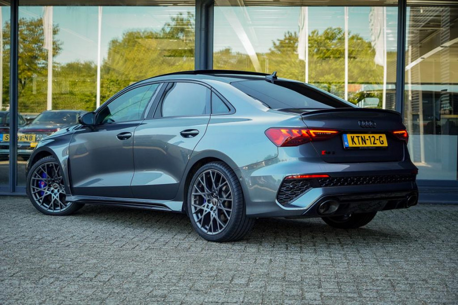 Audi A3 Limousine 2.5 TFSI RS 3 quattro / 1 van 300 / Keramisch / Pano / Kuipstoelen / B&O
