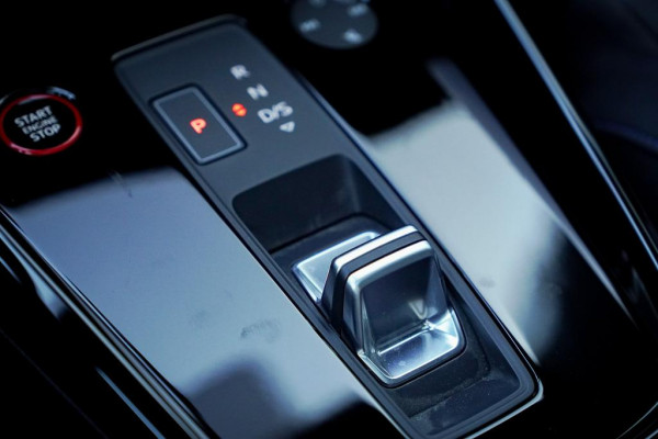 Audi A3 Limousine 2.5 TFSI RS 3 quattro / 1 van 300 / Keramisch / Pano / Kuipstoelen / B&O