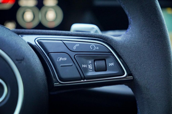 Audi A3 Limousine 2.5 TFSI RS 3 quattro / 1 van 300 / Keramisch / Pano / Kuipstoelen / B&O