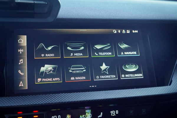 Audi A3 Limousine 2.5 TFSI RS 3 quattro / 1 van 300 / Keramisch / Pano / Kuipstoelen / B&O