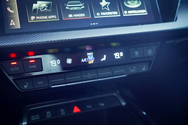Audi A3 Limousine 2.5 TFSI RS 3 quattro / 1 van 300 / Keramisch / Pano / Kuipstoelen / B&O