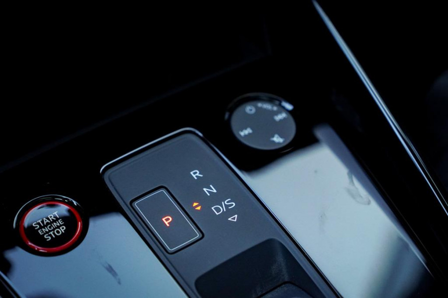 Audi A3 Limousine 2.5 TFSI RS 3 quattro / 1 van 300 / Keramisch / Pano / Kuipstoelen / B&O