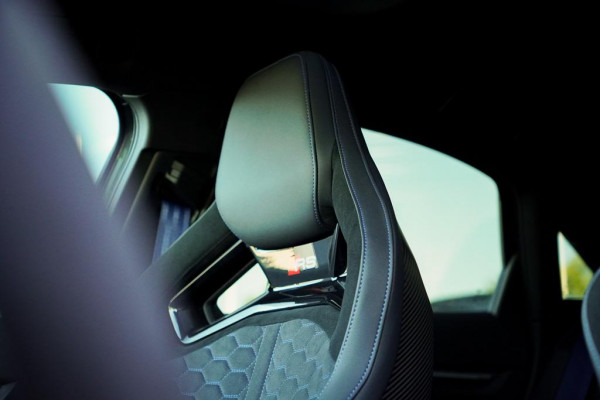 Audi A3 Limousine 2.5 TFSI RS 3 quattro / 1 van 300 / Keramisch / Pano / Kuipstoelen / B&O