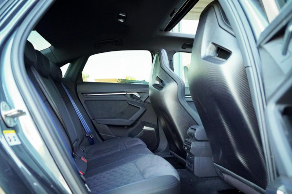 Audi A3 Limousine 2.5 TFSI RS 3 quattro / 1 van 300 / Keramisch / Pano / Kuipstoelen / B&O