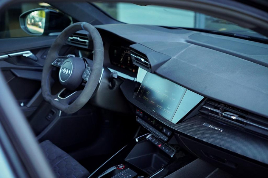 Audi A3 Limousine 2.5 TFSI RS 3 quattro / 1 van 300 / Keramisch / Pano / Kuipstoelen / B&O