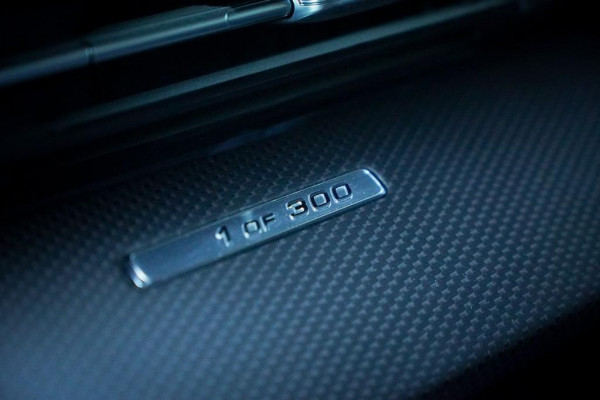 Audi A3 Limousine 2.5 TFSI RS 3 quattro / 1 van 300 / Keramisch / Pano / Kuipstoelen / B&O