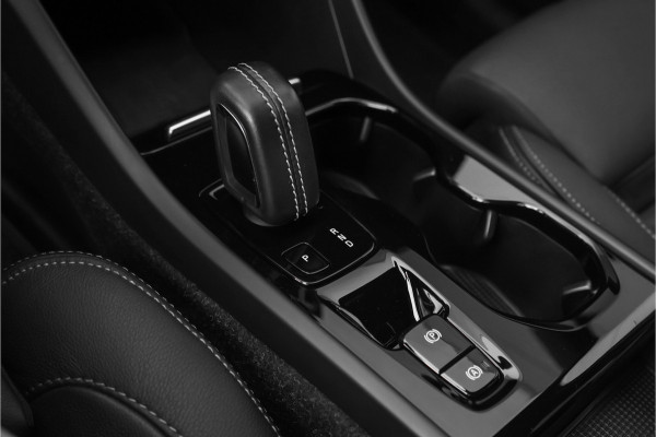 Volvo XC40 1.5 T5 Recharge R-Design ACC H/K Trekhaak Stuur & Stoelverw