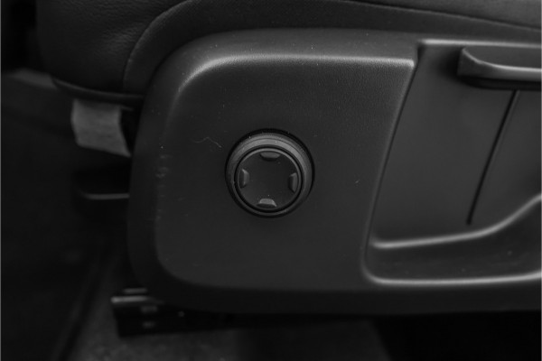 Volvo XC40 1.5 T5 Recharge R-Design ACC H/K Trekhaak Stuur & Stoelverw